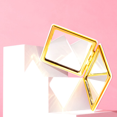 Northern Ireland, Ireland and UK-based commercial studio product photographer. 